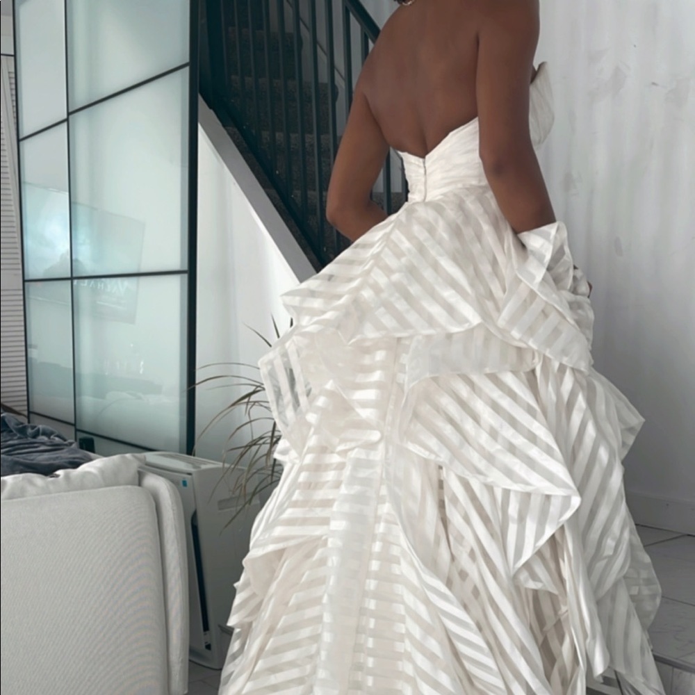 Hayley Paige Guindon Wedding Dress 2 of 2 posts - Picture 7 of 14